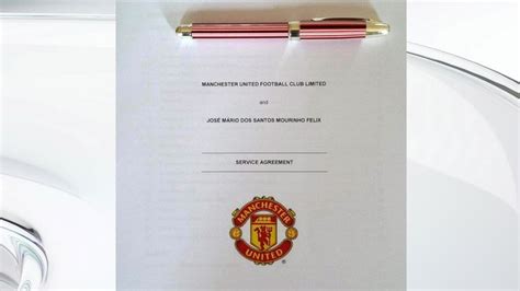 man utd players contracts